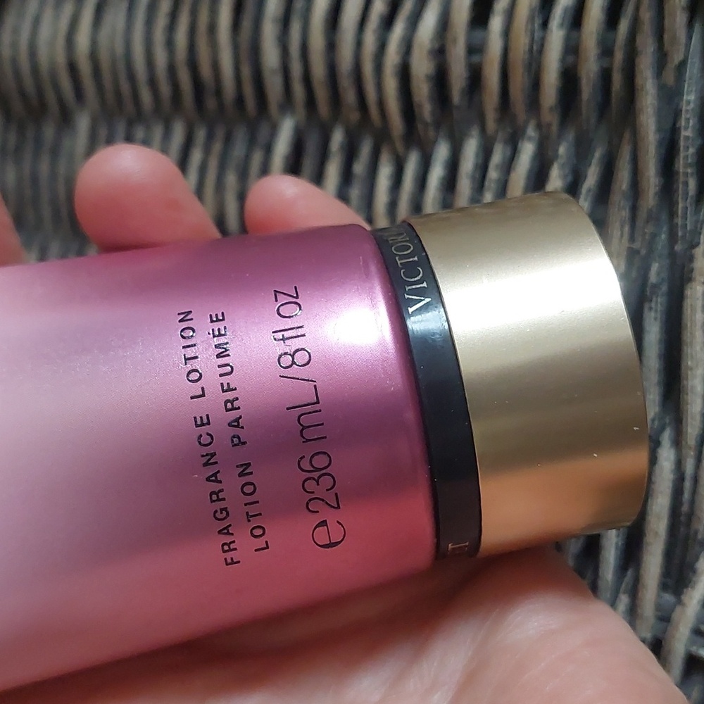 Victoria's Secret Pure Seduction and Vanilla Lace Lotion - Picture 2 of 8